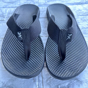 Chaco Womens size 7 classic fit Flip Flop black rubber logo solid